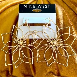 Nine West Gold flower earrings
